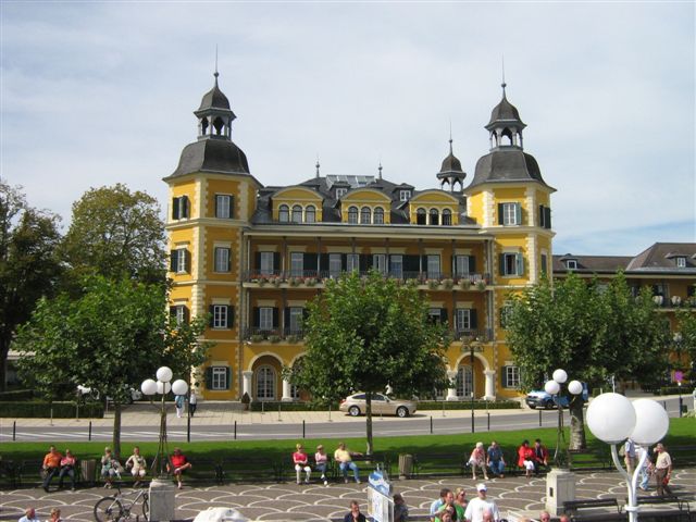 Voormalig kasteel, nu hotel in Velden